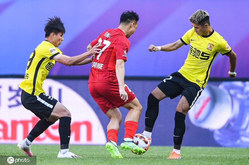 冲刺阶段上海久事备战中超,篮板制胜细节曝光,信心回归,临场指挥获称赞 冲刺阶段上海久事备战中超,篮板制胜细节曝光,信心回归,临场指挥获称赞