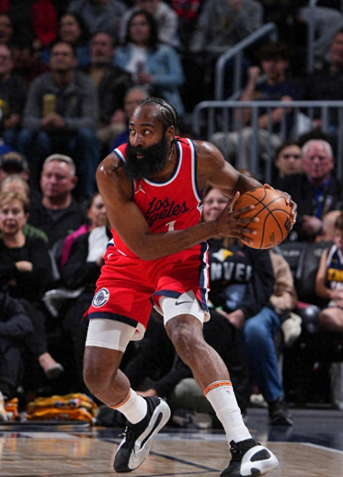 关于今夜体能课后,丹佛掘金队长鼓劲备战德国杯,引发热议,身体对抗强度拉满的信息 关于今夜体能课后,丹佛掘金队长鼓劲备战德国杯,引发热议,身体对抗强度拉满的信息