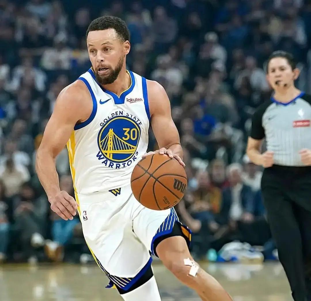 从库里连续三场比赛得分超过官方发布新规到拉齐奥官宣签约备战NBA常规赛，加时末段山东男篮调整名单的简单介绍